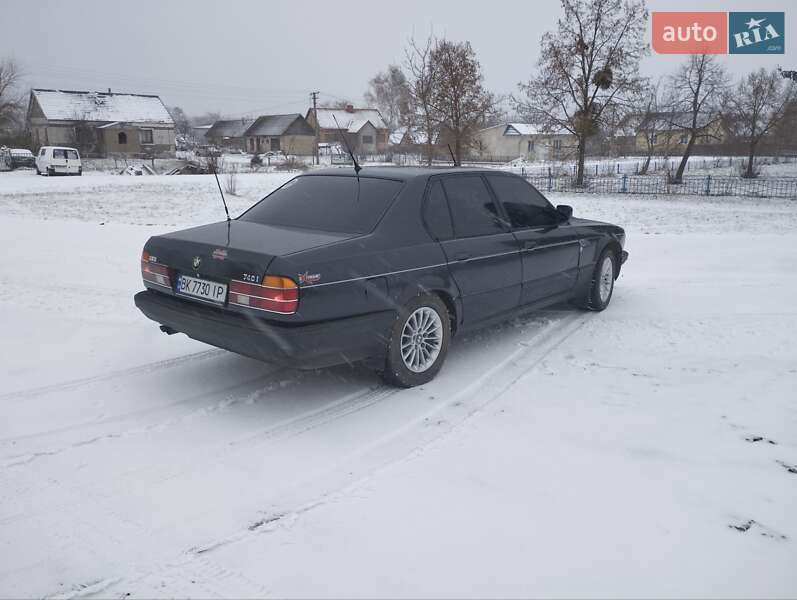 Седан BMW 7 Series 1989 в Кременце