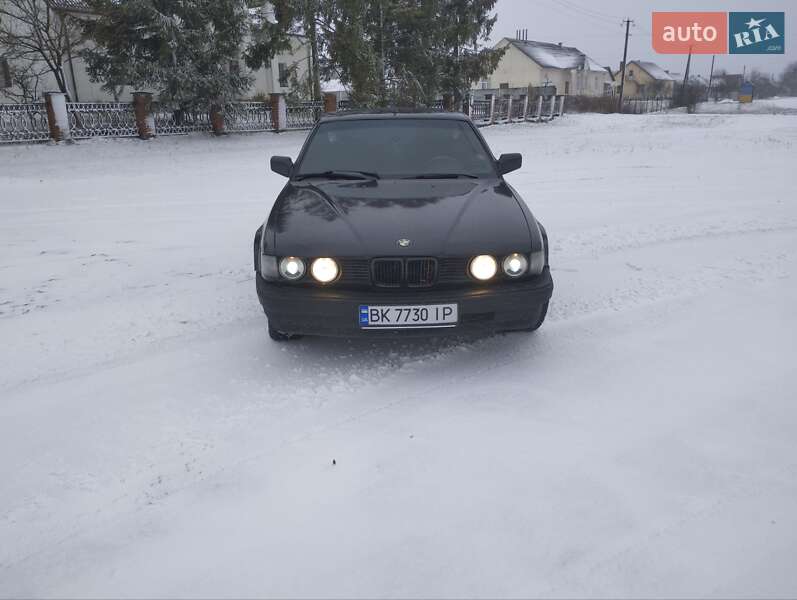 Седан BMW 7 Series 1989 в Кременце