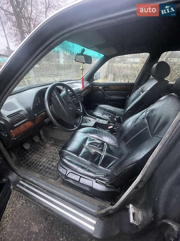 Седан BMW 7 Series 1988 в Щирце