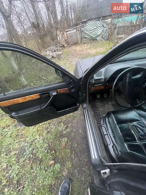 Седан BMW 7 Series 1988 в Щирце