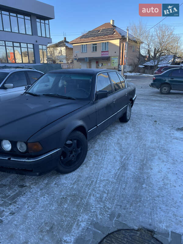 Седан BMW 7 Series 1988 в Щирце