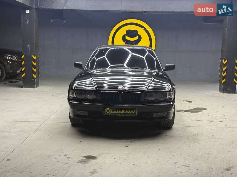 Седан BMW 7 Series 2000 в Чернівцях