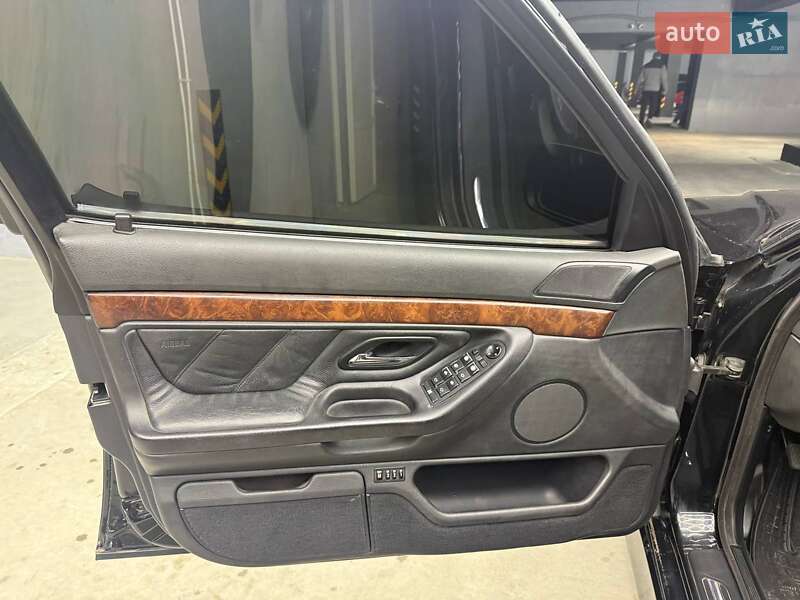 Седан BMW 7 Series 2000 в Чернівцях