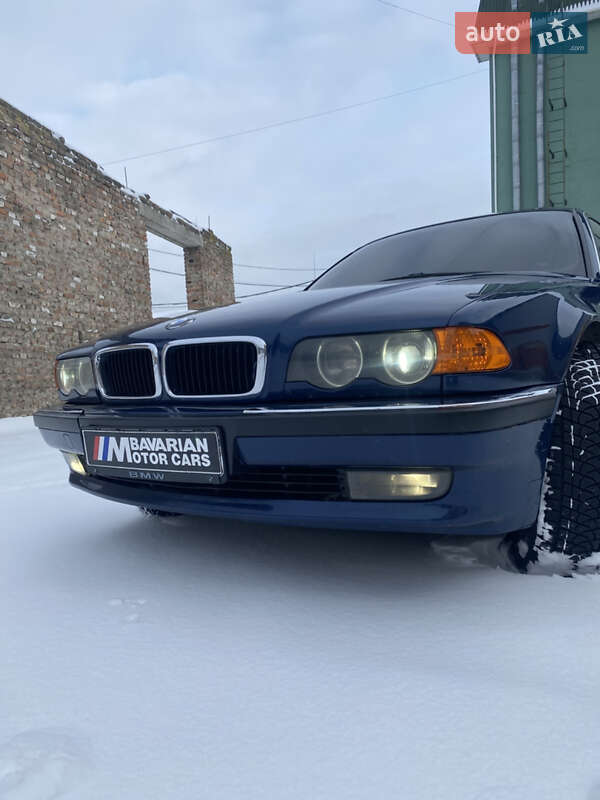 Седан BMW 7 Series 2000 в Ровно