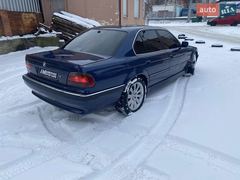 Седан BMW 7 Series 2000 в Ровно