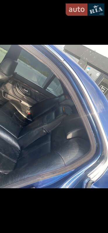 Седан BMW 7 Series 2000 в Ровно