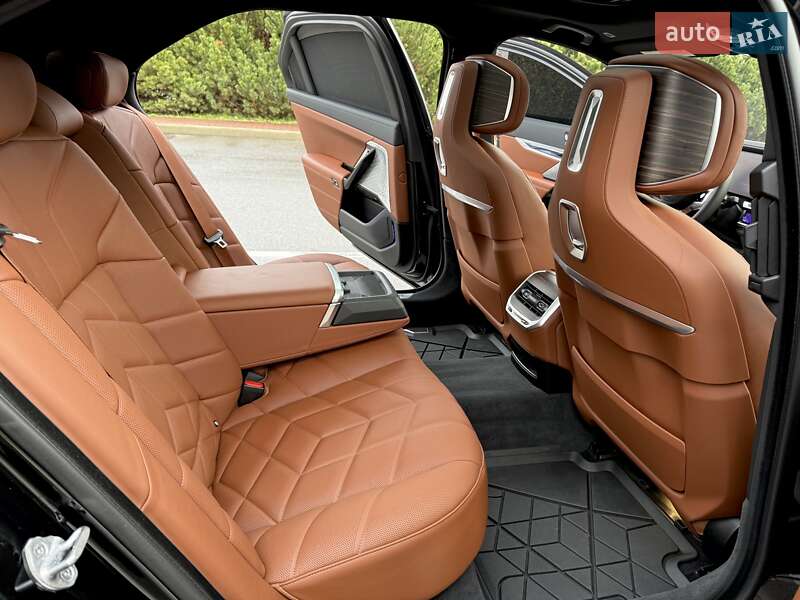 Седан BMW 7 Series 2023 в Киеве