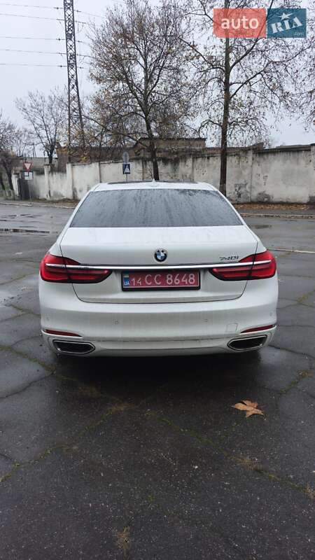 Седан BMW 7 Series 2015 в Миколаєві