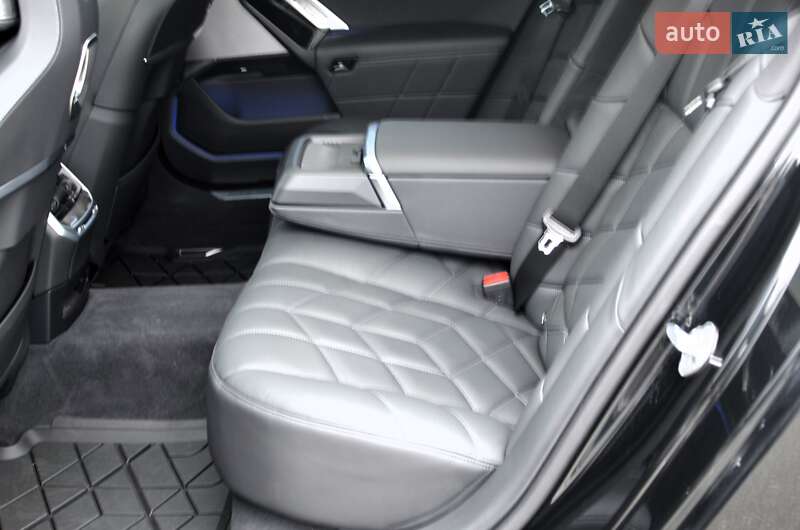 Седан BMW 7 Series 2024 в Киеве