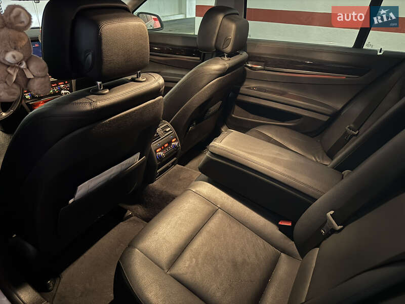 Седан BMW 7 Series 2015 в Измаиле