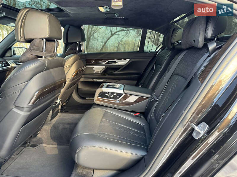 Седан BMW 7 Series 2016 в Киеве