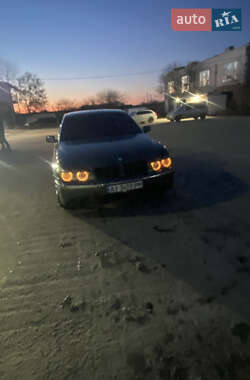 Седан BMW 7 Series 2002 в Вараше