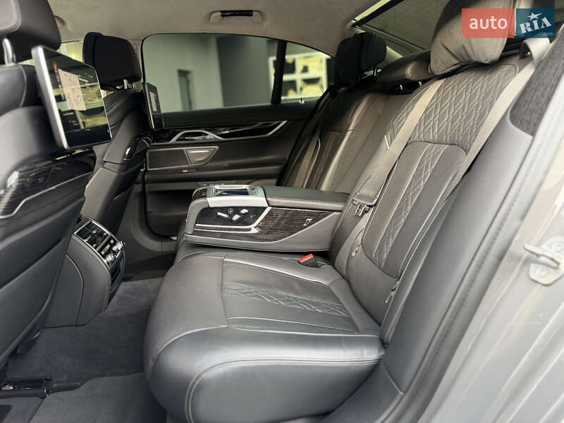 Седан BMW 7 Series 2021 в Мукачево