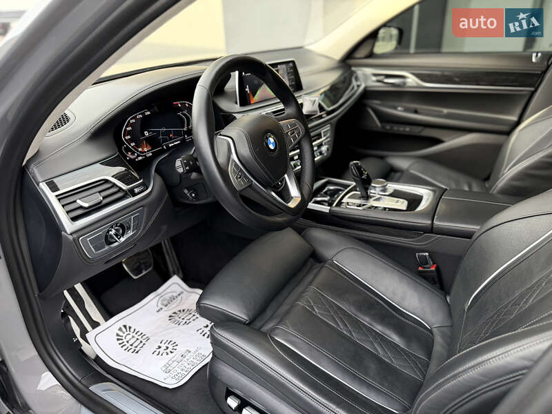 Седан BMW 7 Series 2021 в Мукачево