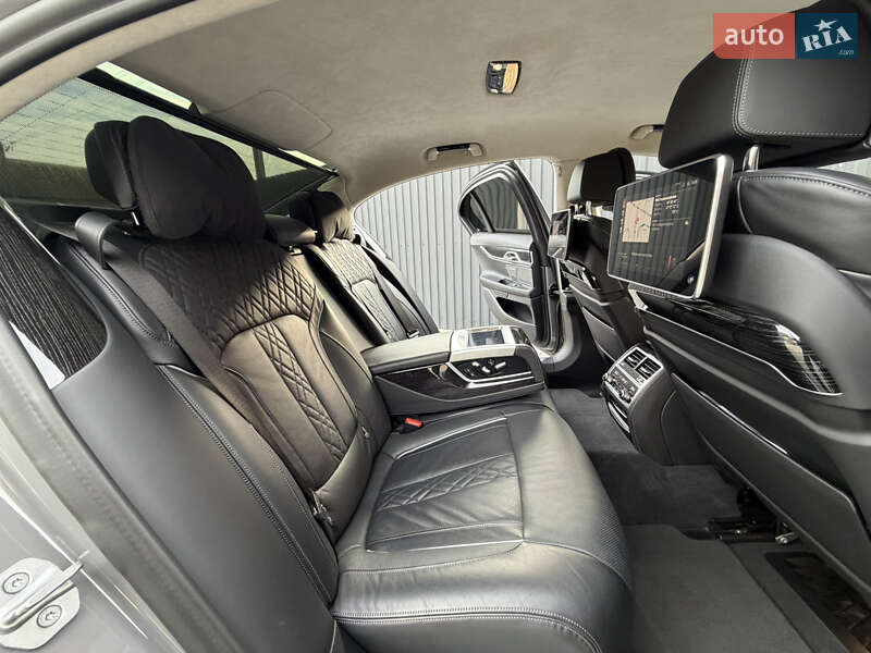 Седан BMW 7 Series 2021 в Мукачево
