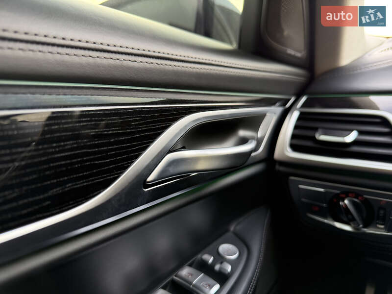 Седан BMW 7 Series 2021 в Мукачево