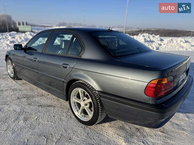 Седан BMW 7 Series 2001 в Ровно