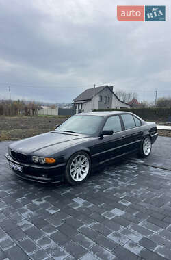 Седан BMW 7 Series 2000 в Новоселице