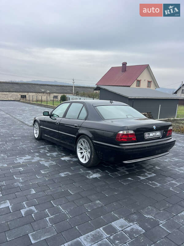 Седан BMW 7 Series 2000 в Новоселице