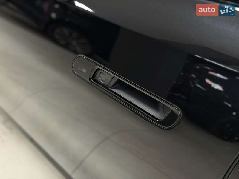 Седан BMW 7 Series 2023 в Тернополі