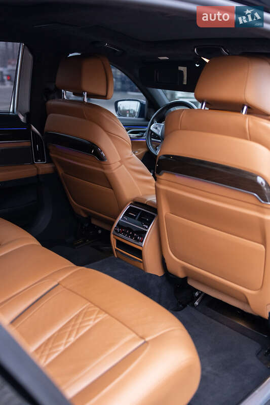 Седан BMW 7 Series 2019 в Львове