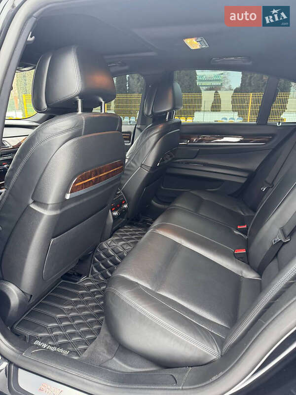 Седан BMW 7 Series 2013 в Александрие