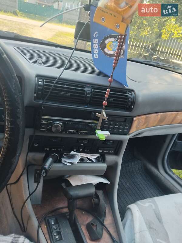 Седан BMW 7 Series 1992 в Полтаве