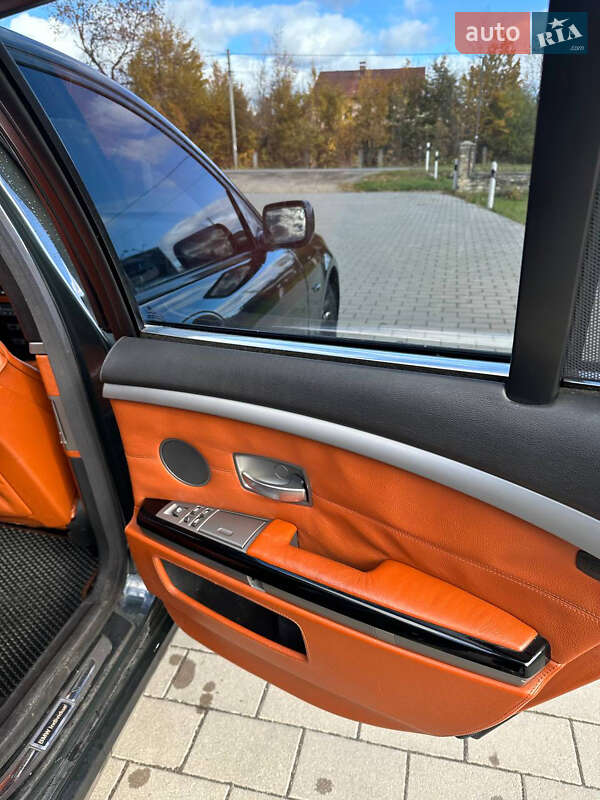 Седан BMW 7 Series 2005 в Долине