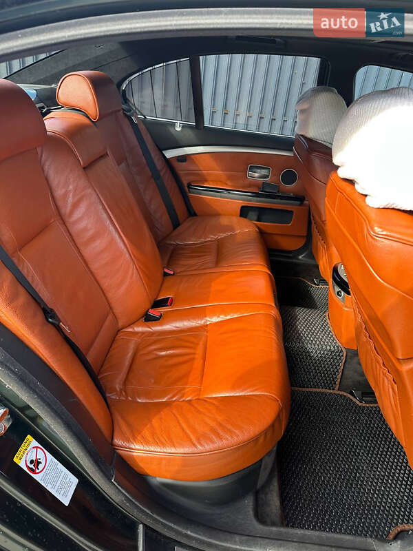 Седан BMW 7 Series 2005 в Долине