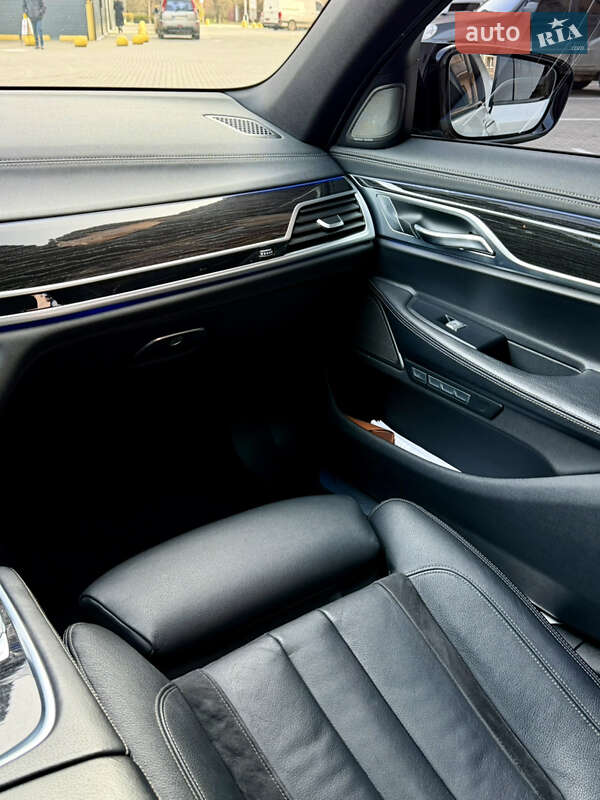 Седан BMW 7 Series 2016 в Ужгороде