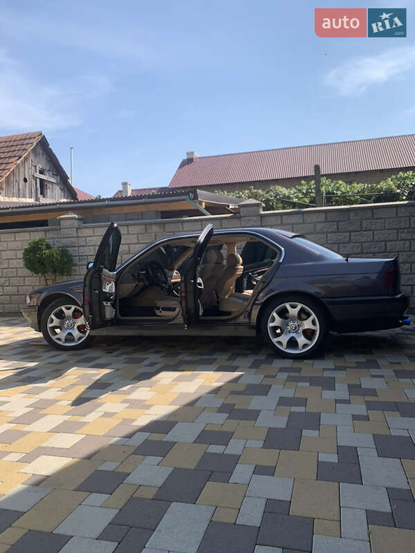 Седан BMW 7 Series 1994 в Виноградове