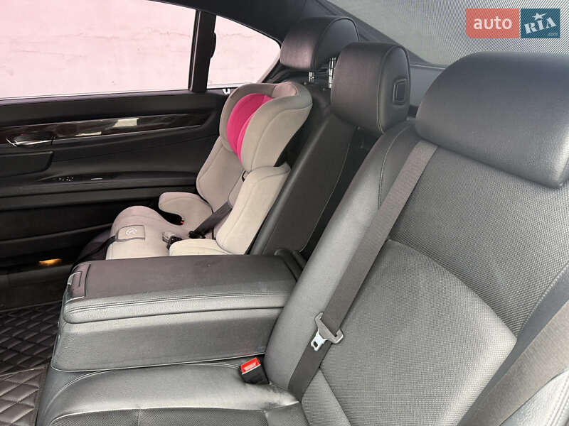 Седан BMW 7 Series 2011 в Львове