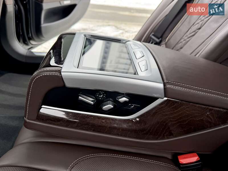 Седан BMW 7 Series 2017 в Киеве