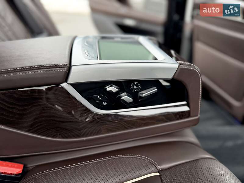 Седан BMW 7 Series 2017 в Киеве