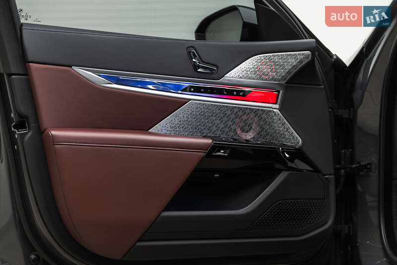 Седан BMW 7 Series 2023 в Мукачево