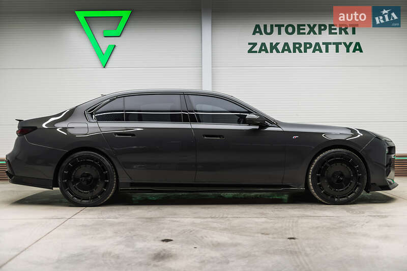 Седан BMW 7 Series 2023 в Мукачево