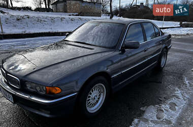 Седан BMW 7 Series 2000 в Городище