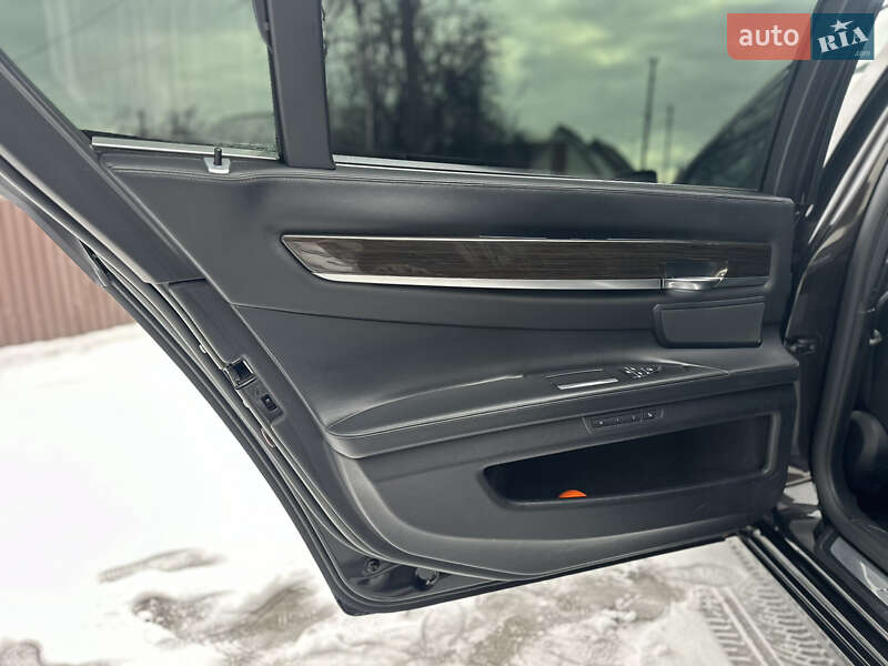 Седан BMW 7 Series 2013 в Владимире
