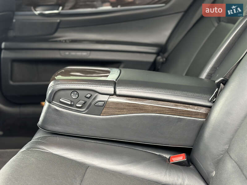 Седан BMW 7 Series 2013 в Владимире