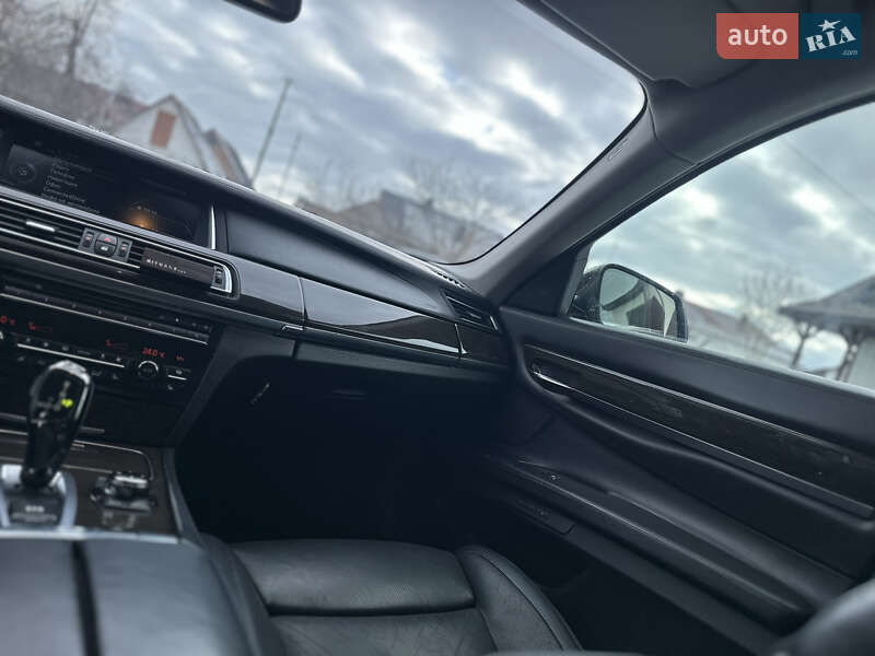 Седан BMW 7 Series 2013 в Владимире