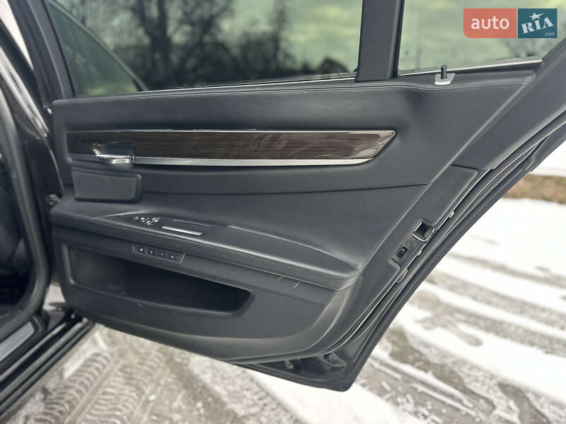 Седан BMW 7 Series 2013 в Владимире