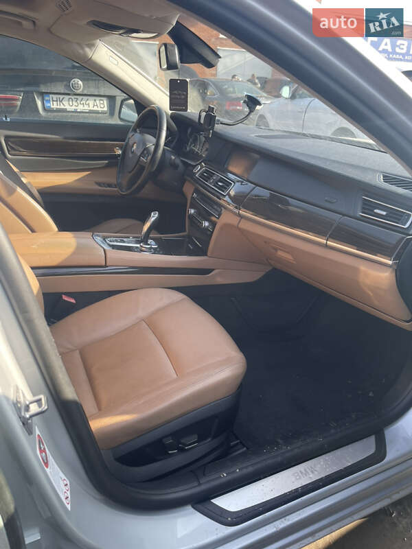 Седан BMW 7 Series 2010 в Дубровице