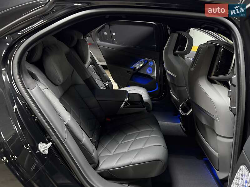 Седан BMW 7 Series 2024 в Киеве