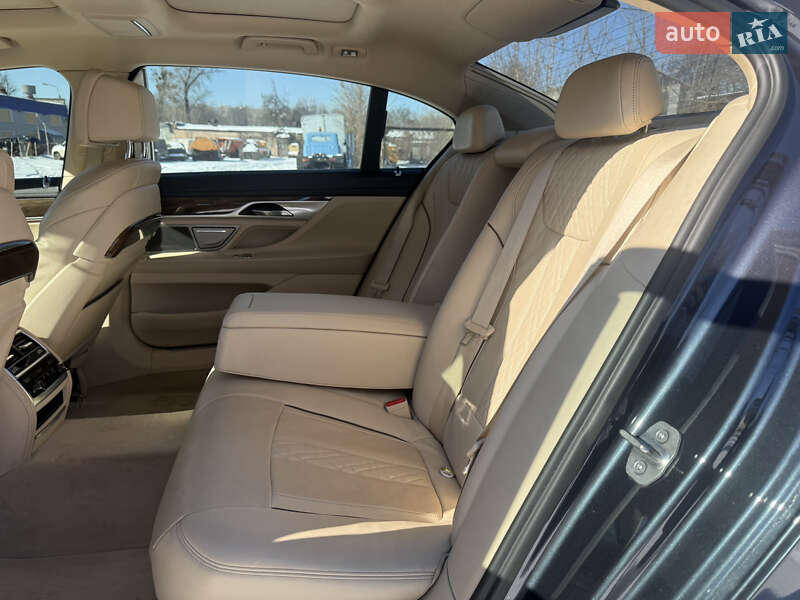 Седан BMW 7 Series 2016 в Киеве