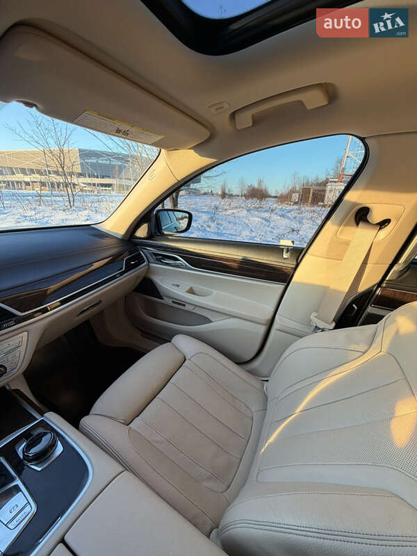 Седан BMW 7 Series 2017 в Львове