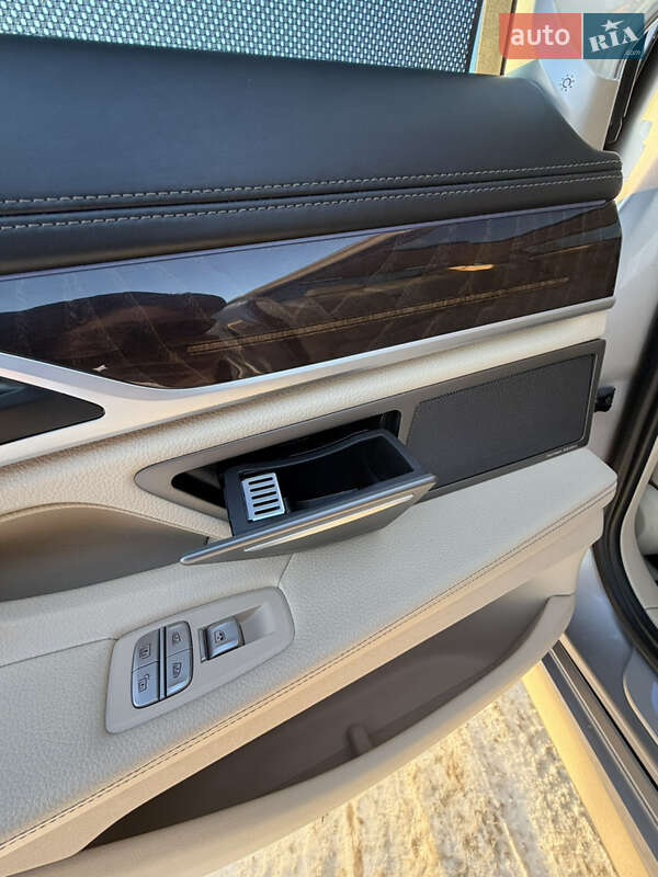 Седан BMW 7 Series 2017 в Львове
