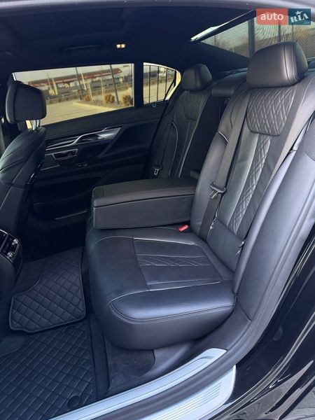 Седан BMW 7 Series 2019 в Ужгороде