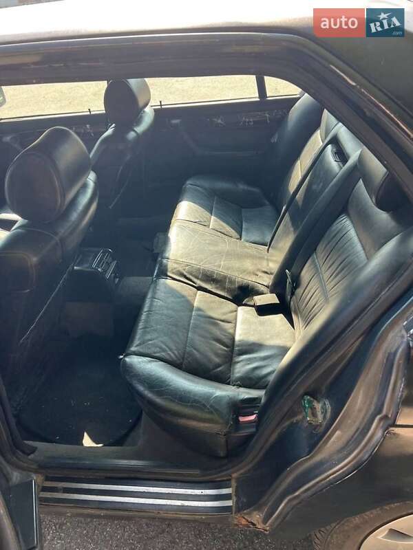 Седан BMW 7 Series 1988 в Чернігові