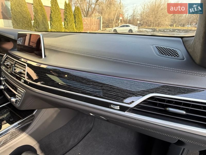 Седан BMW 7 Series 2022 в Дніпрі