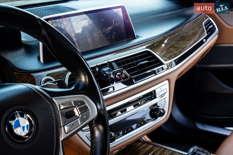 Седан BMW 7 Series 2018 в Львове